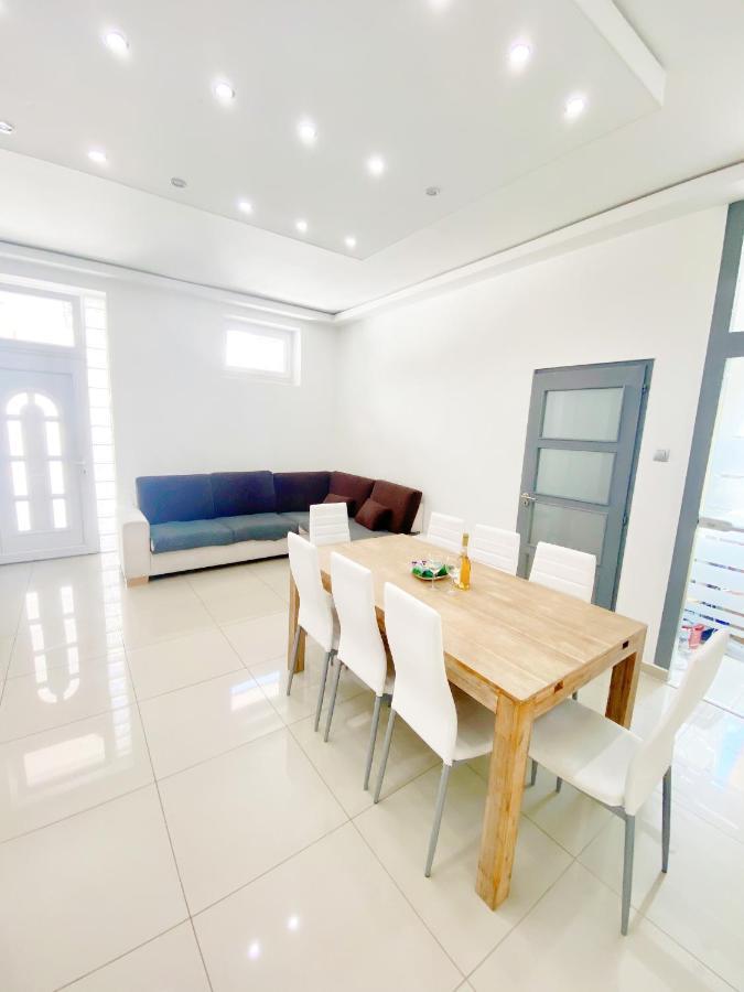 בודפשט Luxury Apartment In The Centre Ac Parking Garden מראה חיצוני תמונה
