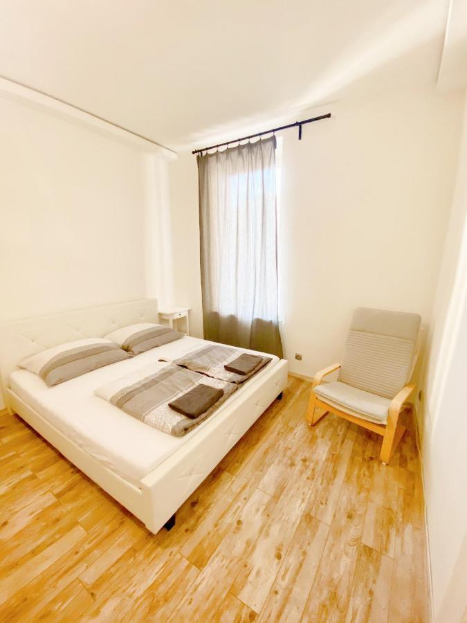 בודפשט Luxury Apartment In The Centre Ac Parking Garden מראה חיצוני תמונה