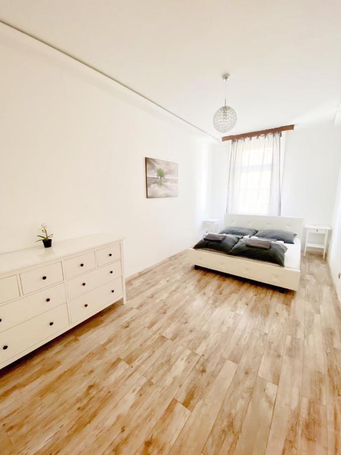 בודפשט Luxury Apartment In The Centre Ac Parking Garden מראה חיצוני תמונה